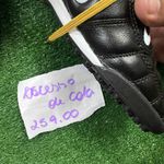 (DEFEITO) Chuteira Society Preta/dourada