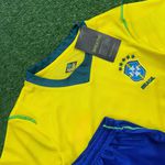 (VAZADO) Conjunto Infantil Brasil Home I - Copa do Mundo 2026 – Amarelo/Azul 