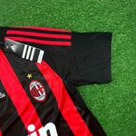 Camisa Retrô AC Milan Home I 08/09 - Ronaldinho 80 - Vermelha/Preta - Torcedor Masculina