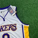 NBA Los Angeles Lakers Decote em V #8 Bryant Silk Jogador (Branca Com N° Roxo)