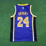 NBA Los Angeles Lakers Gola Redonda Nº 24 Bryant Silk (roxo Com N° Amarelo) Preto Na Lateral