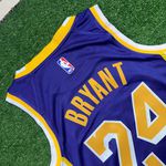 NBA Los Angeles Lakers Gola Redonda Nº 24 Bryant Silk (roxo Com N° Amarelo) Preto Na Lateral
