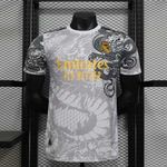 Camisa Real Madrid 2024/25 Edição Especial Dragão Jogador - Branco/Preto detalhe Amarelo