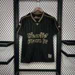 Camisa Santos Charlie Brown Jr 24/25 - Torcedor Masculina - Preta/Dourada