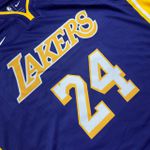 NBA Los Angeles Lakers #24 Kobe Bryant Silk - Roxa com o numero Branco (gola V)
