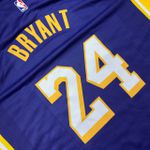 NBA Los Angeles Lakers #24 Kobe Bryant Silk - Roxa com o numero Branco (gola V)