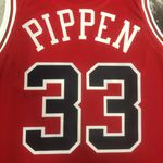 Chicago Bulls Scottie Pippen #33 - Vermelha Icon Edition Swingman Jersey 22/23