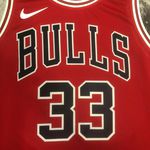 Chicago Bulls Scottie Pippen #33 - Vermelha Icon Edition Swingman Jersey 22/23