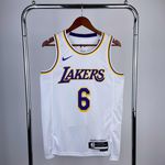 NBA Los Angeles 2022/23 Lakers LeBron James #6 Silk - Branca - Swingman Jersey (detalhe na etiqueta)