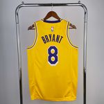 NBA Los Angeles Lakers 2022/23 Kobe Bryant #8 Silk - Amarelo - Swingman Jersey (detalhe na etiqueta)