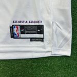 Nba Los Angeles Lakers Gola Redonda Nº 23 James Silk (branco Com N° Roxo) (detalhe na etiqueta)