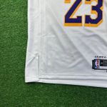 Nba Los Angeles Lakers Gola Redonda Nº 23 James Silk (branco Com N° Roxo) (detalhe na etiqueta)
