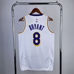 NBA Los Angeles 2022/23 Lakers Kobe Bryant #8 Association Edition Swingman Jersey Silk - Branca (detalhe na etiqueta)