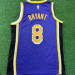 NBA Los Angeles Lakers Gola Redonda nº 8 Bryant Silk (Roxo com N° Amarelo) preto na lateral