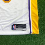 NBA Los Angeles Lakers Decote em V #8 Bryant Silk (Branca Com N° Roxo)