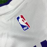 NBA Los Angeles Lakers Decote em V #8 Bryant Silk (Branca Com N° Roxo)