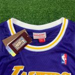 NBA Los Angeles Lakers Kobe Bryant #8 Mitchell & Ness 96-97 Hardwood Classics Authentic Jersey Silk - Roxo