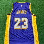 NBA Los Angeles Lakers Decote em V #23 James (Roxo Com N° Branco) Silk