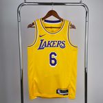 NBA Los Angeles 2022/23 Lakers LeBron James #6 Silk -Amarelo - Swingman Jersey (detalhe na etiqueta)