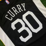 NBA Swingman Steph Curry Golden State Warriors Statement The Town #30 - Silk - Preta detalhes amarelo