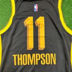NBA Golden State Warriors Thompson 11 San Francisco Edição Jogador Silk 2023 / 2024