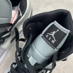 Tênis Air Jordan 1 Mid - Smoke Grey - Cinza/Branco/Preto