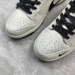 Tênis NK Dunk Low - Branco/Símbolo Preto/Raios