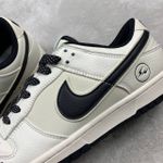 Tênis NK Dunk Low - Branco/Símbolo Preto/Raios