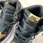 Tênis NK Air Jordan 1 High - Dourado/Preto