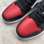 Tênis Air Jordan 1 Low - Bred Toe - Vermelho/Preto/Branco