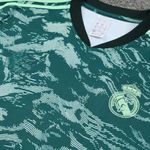 Conjunto de treino Camisa + Short Real Madrid 23/24 - Masculino (verde rajada)