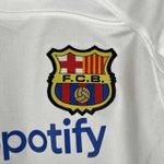 Conjunto Infantil Barcelona Away 23/24 Branco/ Short Azul