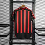 Retrô AC Milan Home 06/07 - Vermelho/Preto Gola Preta Detalhe Dourado - Torcedor Masculina