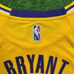NBA Los Angeles Lakers Edição 75 anos 21/22 Kobe Bryant #24 - Amarelo