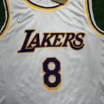 NBA Los Angeles Lakers Edição 75 anos 21/22 Kobe Bryant #8 - Branco