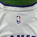 NBA Los Angeles Lakers LeBron James #6 - Jogador Silk - Branco/ Gola V