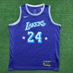 Camisa NBA Lakers #24 Bryant City Edition Purple - 23/24 75 Anos - Roxa