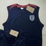 Conjunto Treino Regata + short Inglaterra 2024 - Detalhe Vermelho Vinho