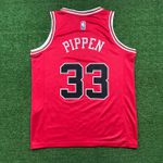 Chicago Bulls Scottie Pippen #33 - Edição 75 Anos - Vermelha