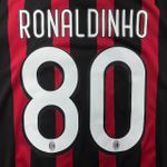 Camisa Retrô AC Milan Home I 06/07 - Vermelha/Preta - Gola Preta - Detalhe Dourado - Ronaldinho #80