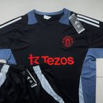 Conjunto Treino Adulto Camisa e Short Manchester United Treino 24/25 Preto/Vermelho/Cinza