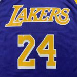 NBA Los Angeles Lakers Gola Redonda Nº 24 Bryant 75 ANOS (roxo Com N° Amarelo) Preto Na Lateral