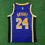NBA Los Angeles Lakers Gola Redonda Nº 24 Bryant 75 ANOS (roxo Com N° Amarelo) Preto Na Lateral