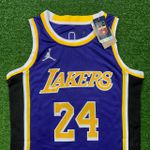 NBA Los Angeles Lakers Gola Redonda Nº 24 Bryant 75 ANOS (roxo Com N° Amarelo) Preto Na Lateral