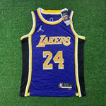 NBA Los Angeles Lakers Gola Redonda Nº 24 Bryant 75 ANOS (roxo Com N° Amarelo) Preto Na Lateral