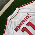 Camisa Retrô AC Milan Home I 11/12 – Ibrahimović #11 – Branca – Torcedor Masculina