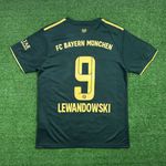 Camisa Retrô Bayern de Munique Edição Especial 21/22 – Lewandowski #9 – Torcedor Masculina