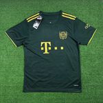 Camisa Retrô Bayern de Munique Edição Especial 21/22 – Lewandowski #9 – Torcedor Masculina