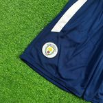 Short Manchester City 22/23 Azul (Listra Branca na vertical)
