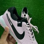 Chuteira Society Nike Tiempo Legend 10 (TF) – Rosa